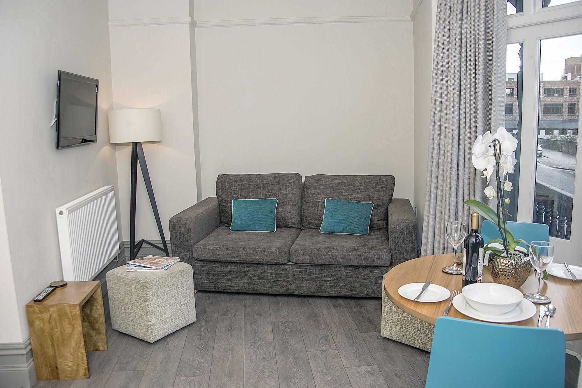 Base Serviced Apartments - City Road Chester Exteriör bild