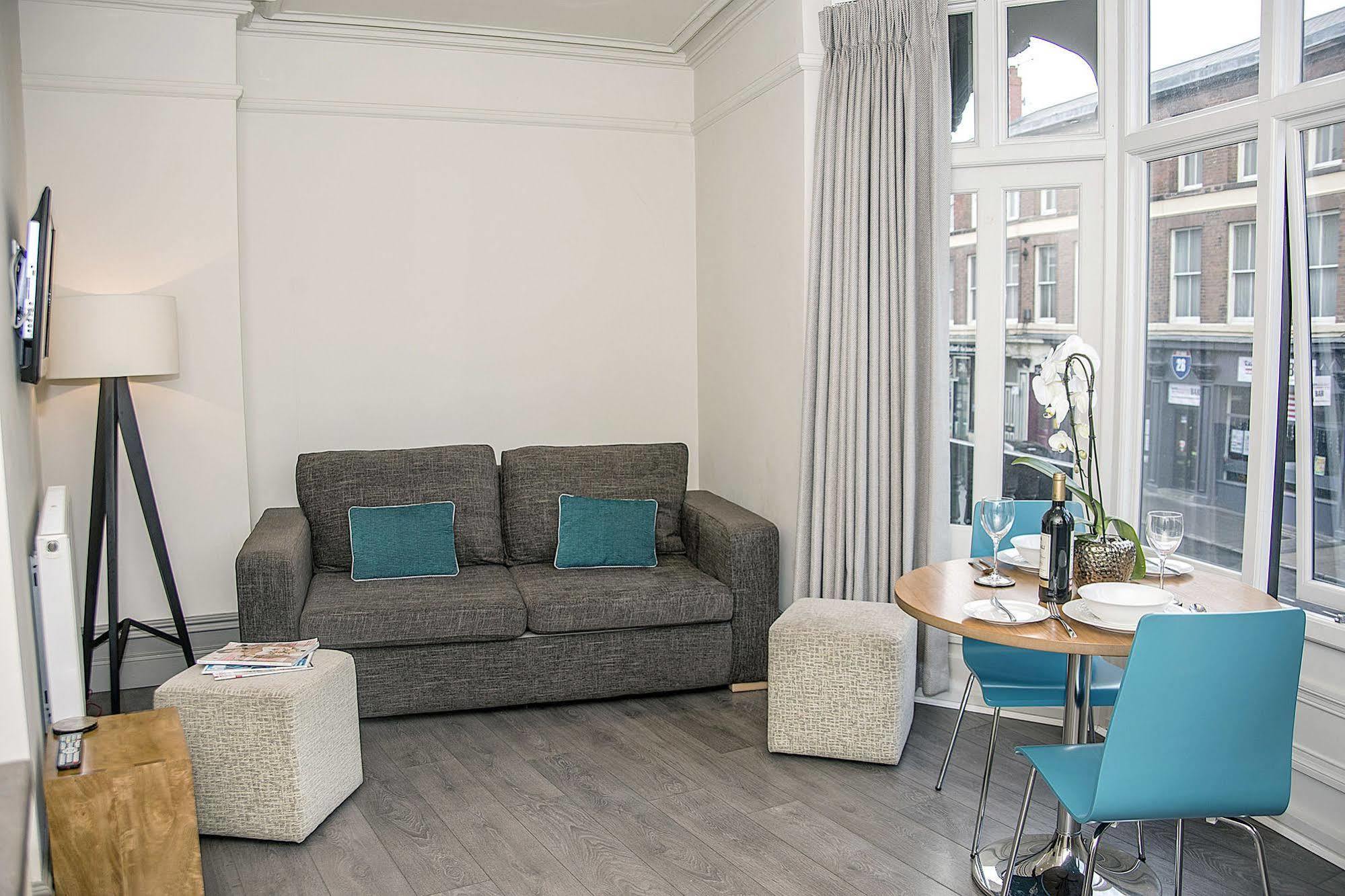 Base Serviced Apartments - City Road Chester Exteriör bild