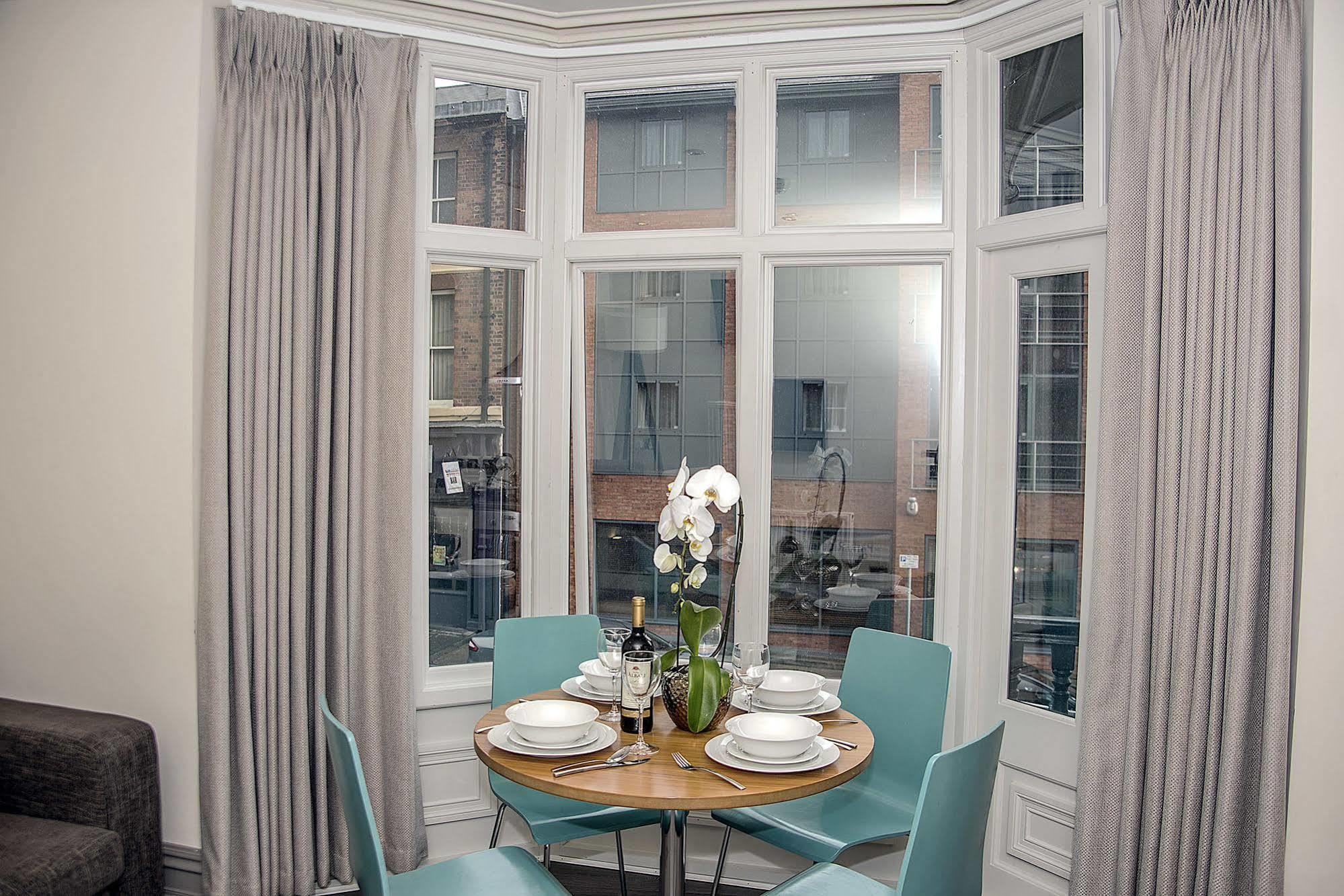 Base Serviced Apartments - City Road Chester Exteriör bild