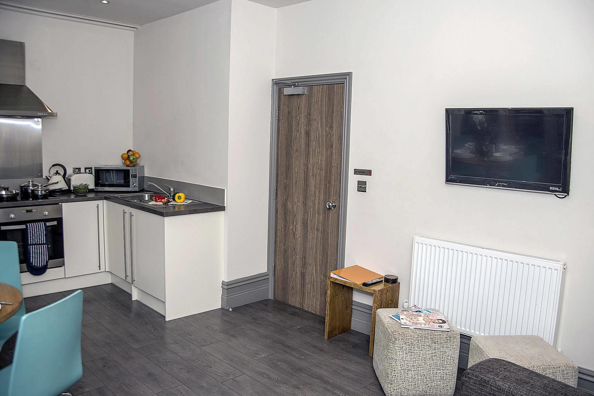 Base Serviced Apartments - City Road Chester Exteriör bild