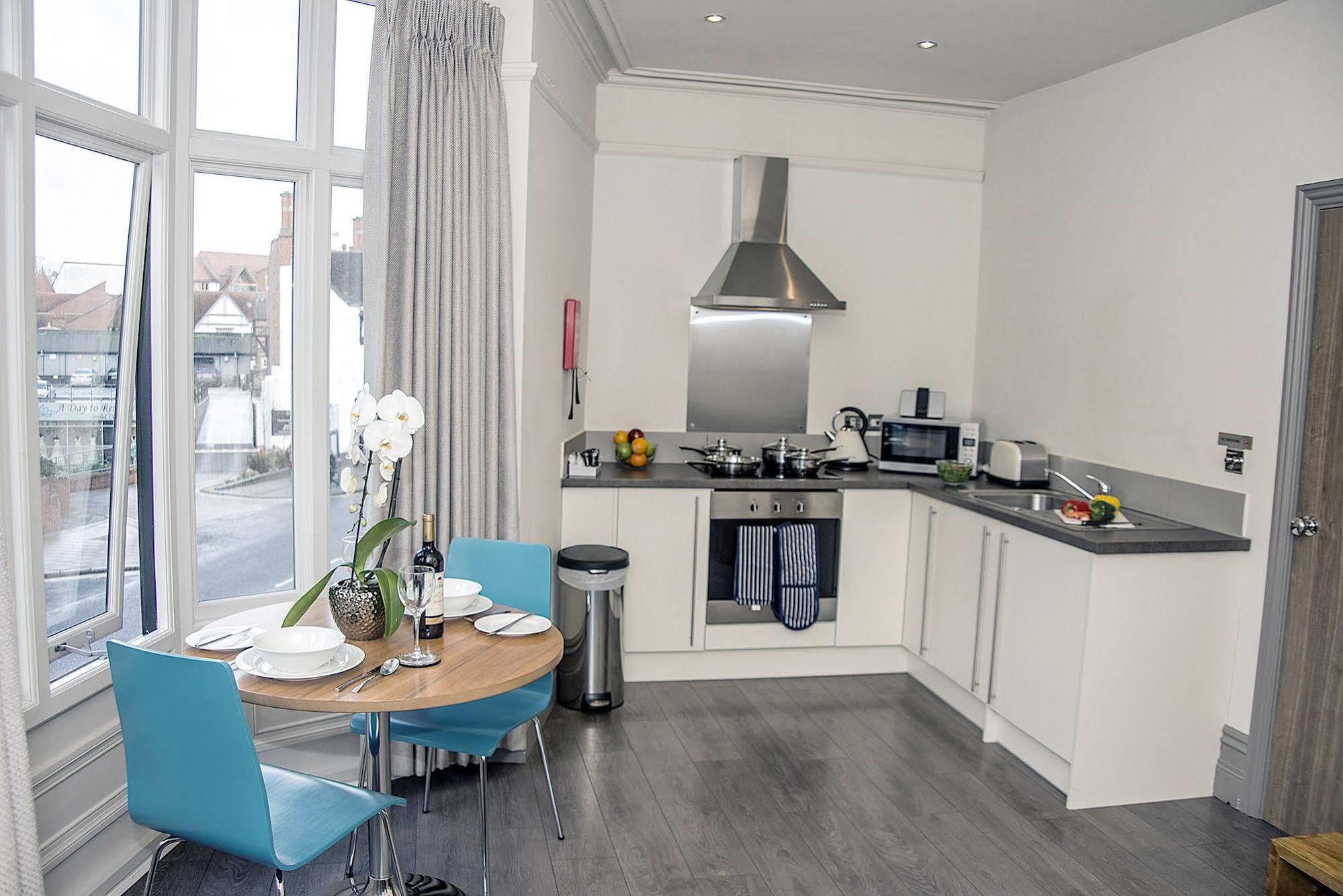 Base Serviced Apartments - City Road Chester Exteriör bild