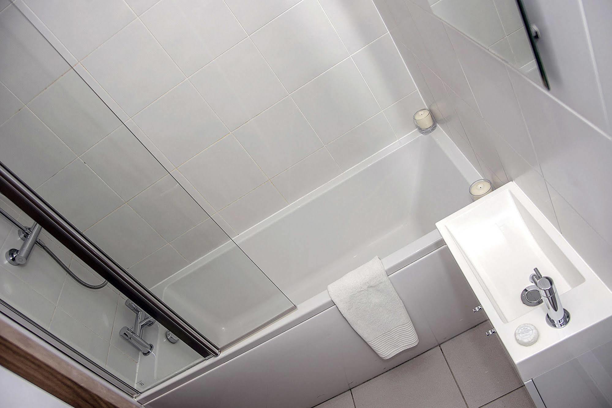 Base Serviced Apartments - City Road Chester Exteriör bild