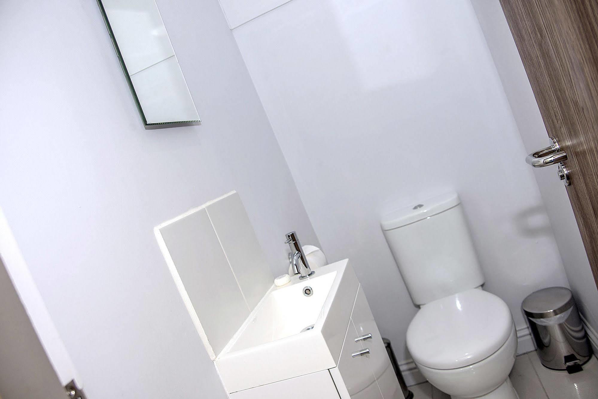 Base Serviced Apartments - City Road Chester Exteriör bild
