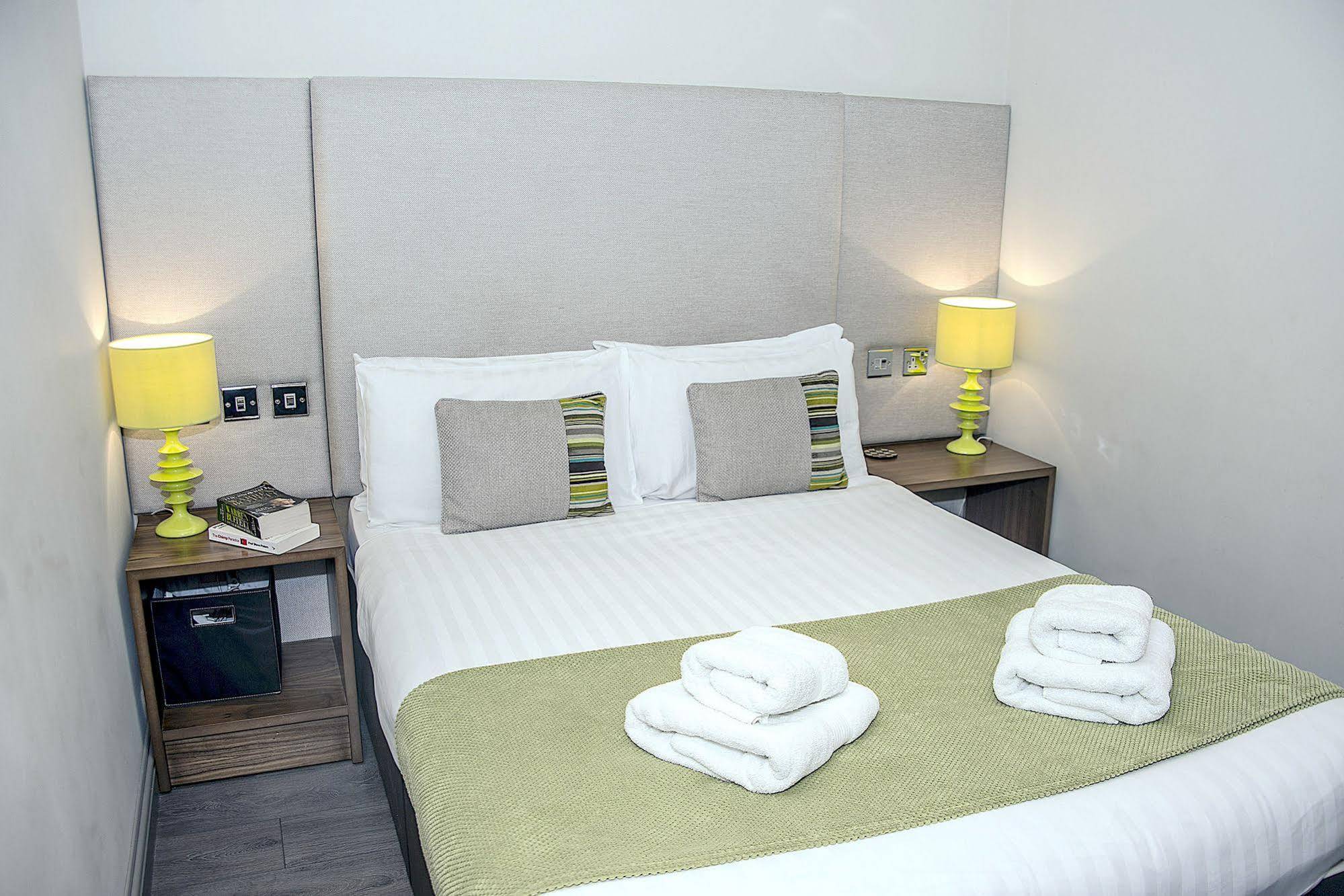 Base Serviced Apartments - City Road Chester Exteriör bild