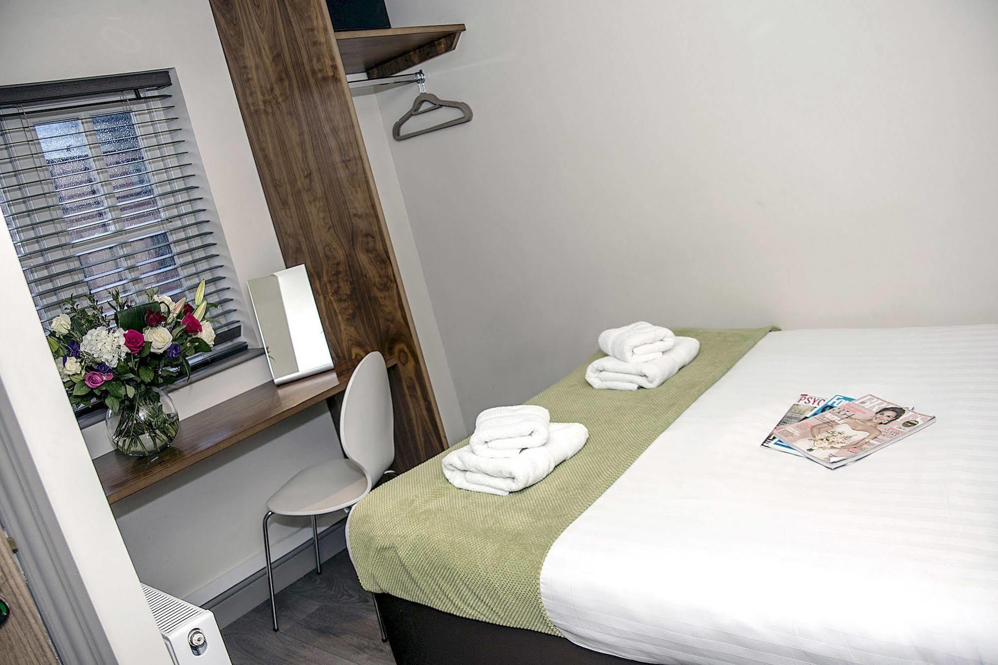 Base Serviced Apartments - City Road Chester Exteriör bild