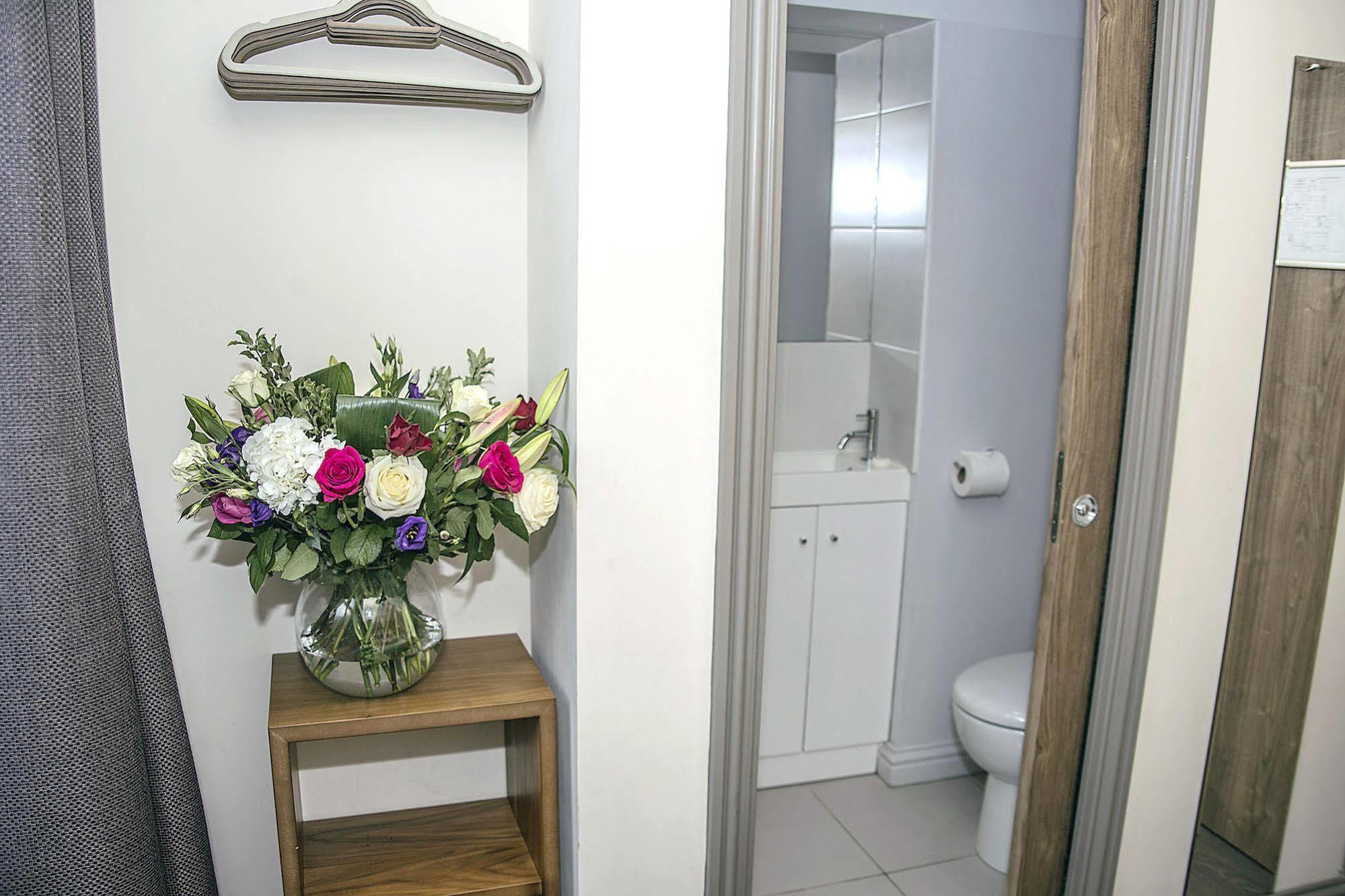 Base Serviced Apartments - City Road Chester Exteriör bild
