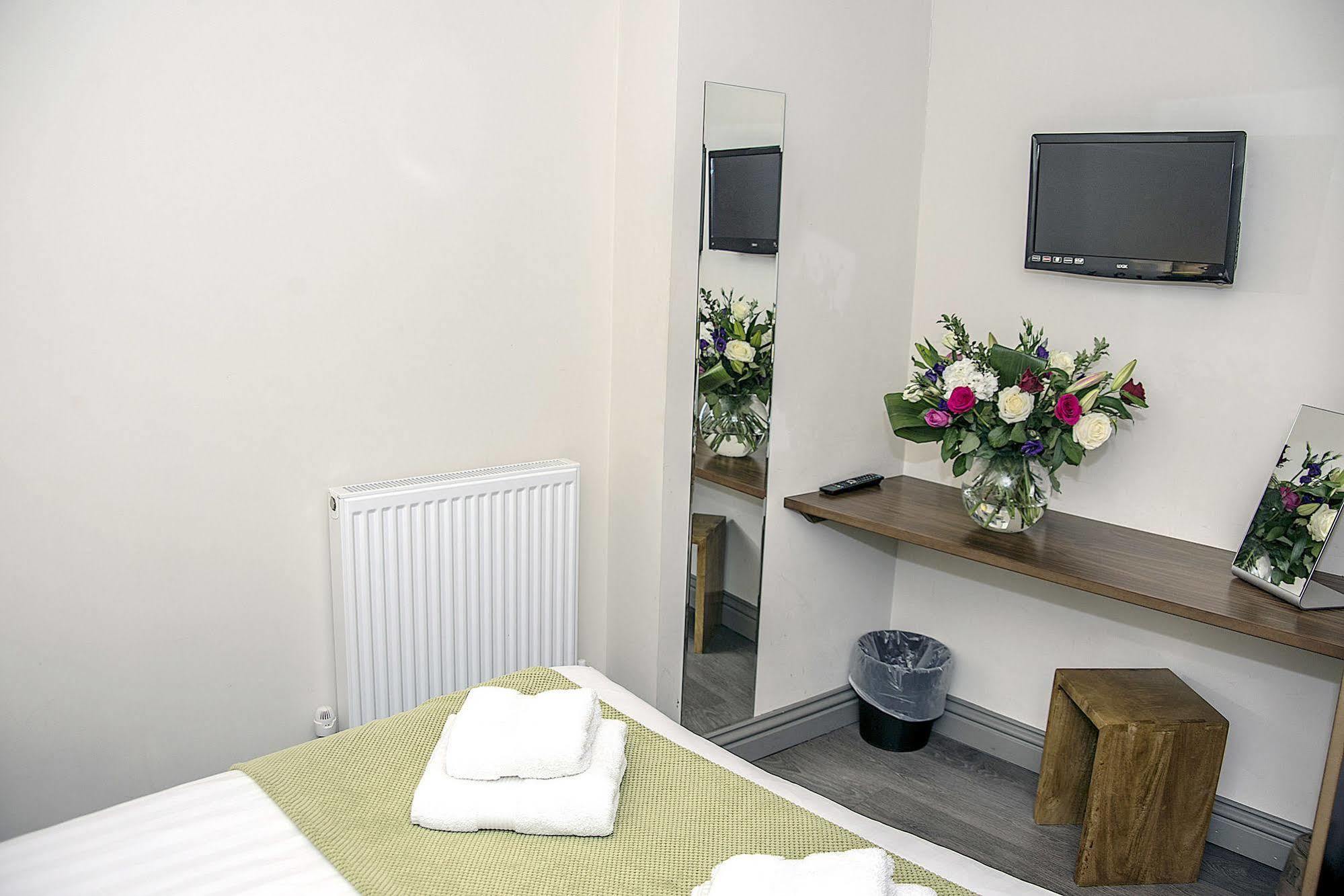 Base Serviced Apartments - City Road Chester Exteriör bild